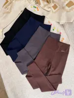 لگ داخل حوله ای از برند نانو