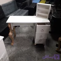 میز ناخن همراه با استند لاک