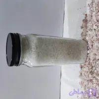 نمک صورتی ، دلنمک 950گرمی در ظرف شیشه ای 6ضلعی با درب کانتینری فلزی دهانه 68 میلیمتر