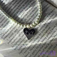 گردنبند مرواریدی و گوشواره قلب آتشین🖤