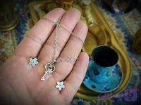 نیم ست استیل سند بلاست طرح کلید و گل همراه با زنجیر استیل