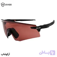 عینک ورزشی OAKLEY با دسته مشکی رنگ، عدسی قهوه‌ای تیره و UV400 مدل OO9471