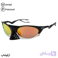 عینک ورزشی OAKLEY با فریم مشکی و طوسی، شکل بیضی، لنز آینه‌ای، رنگ قرمز و پلاریزه طرح Plantaris مدل OO9437