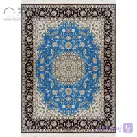فرش دستباف نایین آبی حاشیه زرشکی نقشه لچک و ترنج ۶ لا گل ابریشم – سایز پرده‌ای (۱۶۰ × ۲۲۰ سانتی‌متر) کد D28180