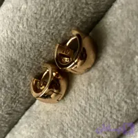 پیرسینگ گوش طلایی آینه‌ای