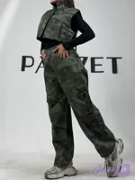 ست دوتکه کراپ وست و شلوار کارگو طرح چریکی چاپی وارداتی مدل Camo کد 00725