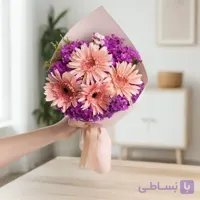 ژربرا صورتی و گل حسن یوسف در یک دسته گل پودری کد138 (ترکیه)