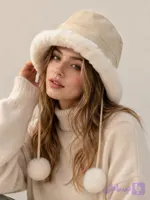 کلاه باکت فانتزی پوم‌دار بزرگسال