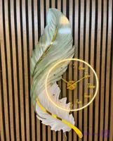 ساعت دیواری طرح پر سبز