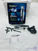 ریش تراش،خط زن و دارای بدنه استیل محکم و ۳شانه برای ته ریش و اصلاح مو سر و دارای کلید کم و زیاد سرعت دور موتور و دارای تیغه تتانیوم و صفحه کلید دیجیتال