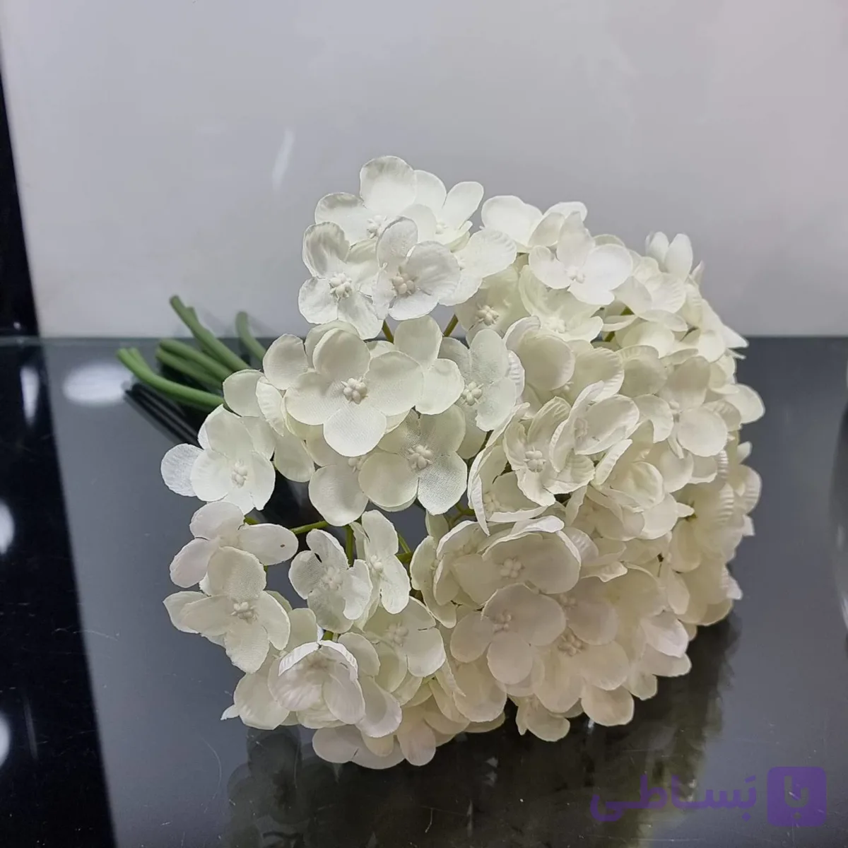 لوستر 9 شاخه مدرن ارتانزا رنگ سفید – طراحی شیک و مینیمال