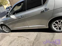زه برجسته بغل در رنگ نقره ای