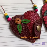 جادعایی چرم طبیعی قلبی با گل چرم جاحرزی کیف گردنی دعا دست دوز