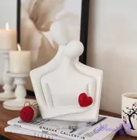 مجسمه آغوش