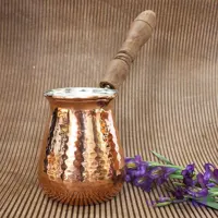 قهوه جوش مسی سایز ۳ دهانه ۹ دسته چوبی حجم ۶ کاپ
