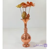 گلدان مسی طرح دار همراه با 5 شاخه گل مسی و برنجی