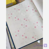 کاغذ دیواری گلدار صورتی آلبالویی و طرح مکمل ساده 7054 پس کرایه