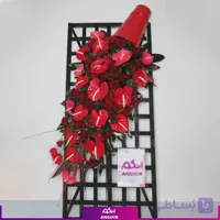 تاج گل تبریک با طرح ویژه (گلدان آبشاری)