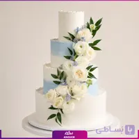 کیک 4 طبقه با تزئین گل رز سفید