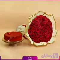 دسته گل رز قرمز به همراه کیک شکلاتی