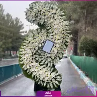 تاج گل تسلیت وداع آرامش با گل شب بو و آنتوریوم (کد S4WBQ)