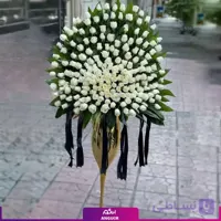 جام گلدانی ترحیم با گل‌های رز سفید