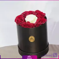 باکس گل رز قرمز کوچک سه شاخه عاشقانه