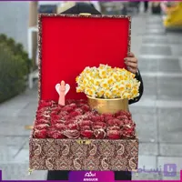 باکس گل 60 شاخه گل رز و نرگس