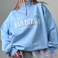 سویشرت نیم‌زیپ اسپرت هم مناسب زنانه و هم مردانه طرح San Diego جنس دورس داخل کرکی کد ۱۰۰۴۶۹