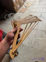 چوب لباسی طرح چوب پلاس  ( بسته  18 عددی )
