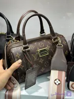 کیف زنانه طرح شنل لویی مستر