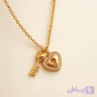 گردنبند طلایی زنانه طرح قلب و کلید LOVE با نگین‌های درخشان