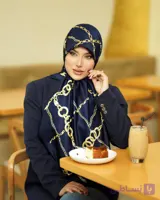 روسری ابریشم توییل طرحدار زنجیری سایز ۱۳۰ چهار فصل کد 374