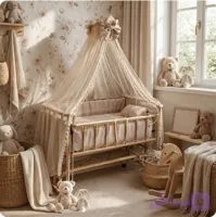 تخت گهواره چوبی کنار مادر