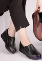 کفش طبی زنانه لژدار چرم صنعتی با پاشنه ۵ سانتی‌متر سایز ۳۷ تا ۴۰
