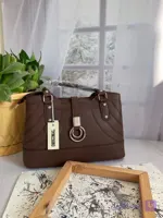 کیف زنانه دستی مدل دوبند دوشی مناسب استایل روزمره و اداری
