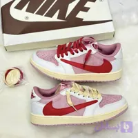 کفش نایک ایر جردن وان لو تراویس اسکات شای پینک صورتی Nike Air Jordan 1 Low Travis Scott Shy Pink - کفش رانر قشم