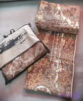 روفرشی گل مخمل دورو نگین نسکافه ای کرم 9 متری