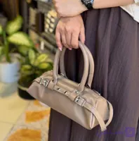 کیف زنانه بزرگ دوشی بند گره‌ای | جادار، شیک و مناسب استفاده روزمره