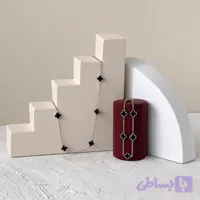 گردنبند و دستبند زنانه طرح ونکلیف پنج گل مشکی سایز کوچک نقره‌ای