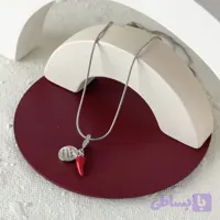 گردنبند استیل زنانه آویز فلفل قرمز و پلاک نوشته دار نقره ای (کد UA6ON)
