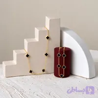 گردنبند و دستبند زنانه طرح ونکلیف پنج گل مشکی سایز کوچک طلایی