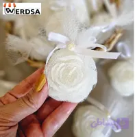 شمع گل آلاله هدیه‌ای ظریف برای لحظات عاشقانه