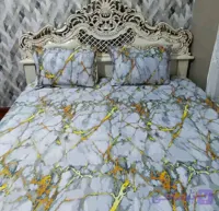 کاور تخت دو نفره کش دوزی شده برند خوشنام هگمتان طرح مرمر سفید کد 001
