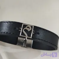 دستبند چرم با پلاک استیل ( حروف دلخواه فارسی)
