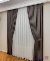 پرده پذیرایی حریر مدل دوخت پلیسه و دکور مخمل شانل برای پنجره 2/5متری عرض مخمل ها یک و نیم