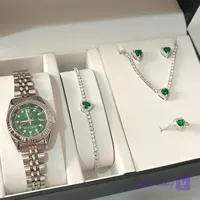 ست اکسسوری زنانه مدل قلب سبز گردنبند فول نگین با جعبه وارداتی