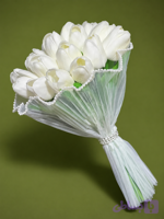 دسته گل عروس لاله و مروارید 19 شاخه لمسی ( وارداتی )