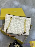 کیف زنانه مایکل کورس ۲۰۰۵۱