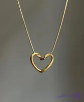 گردنبند زنانه طرح دفرمه قلبی استیل رنگ ثابت